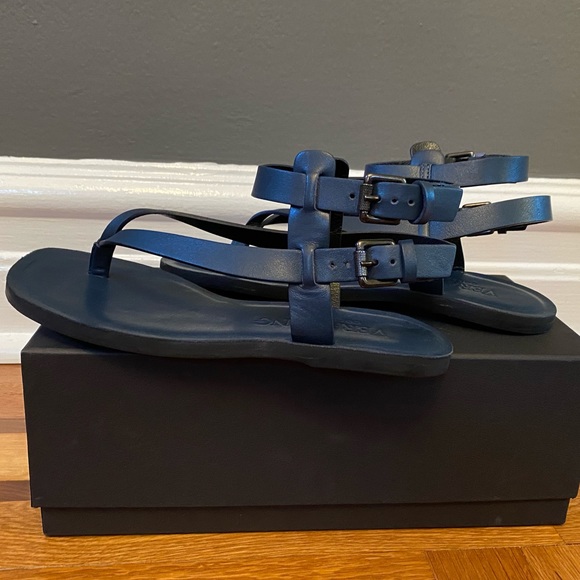 Vera Wang gladiator sandals - Picture 2 of 5